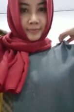 PNS jilbab merah remas tete