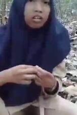 SMP jilbab Pramuka pertama kali WOT di hutan