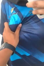 Jilbab Hitam remas toge baju biru olahraga