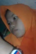 SMK jilbab orange MOT sambil main HP